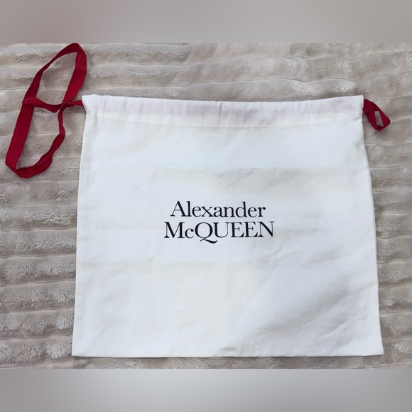 Alexander McQueen Designer Crisp White Bag with Red Ribbon Drawstring - Picture 4 of 8